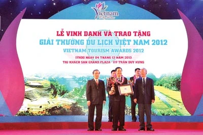 Chiến thắng cả 3 danh hiệu uy tín tại lễ trao “Giải thưởng Du lịch Việt Nam 2012”